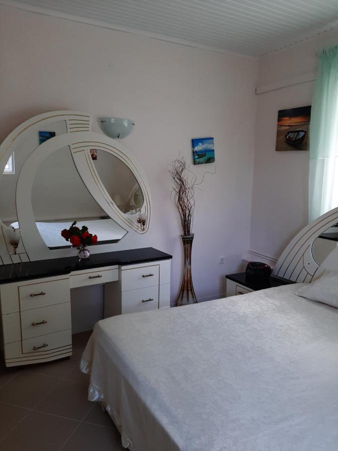 Cozy Flat In Nea Makri Appartement Buitenkant foto